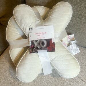 TJ MAXX VIRAL X & O VALENTINES DAY PILLOWS NWT
